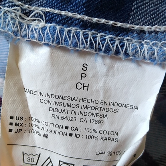 Old Navy Women's "Boyfriend" Plaid Shirt. Small. Blue/White/Gray/Burgundy. - Picture 4 of 5